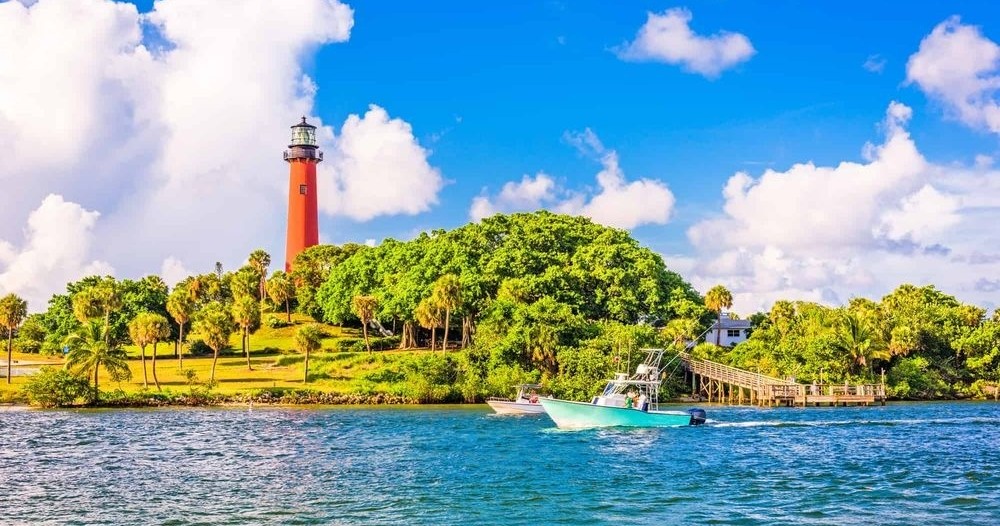 a small boat in a body of water